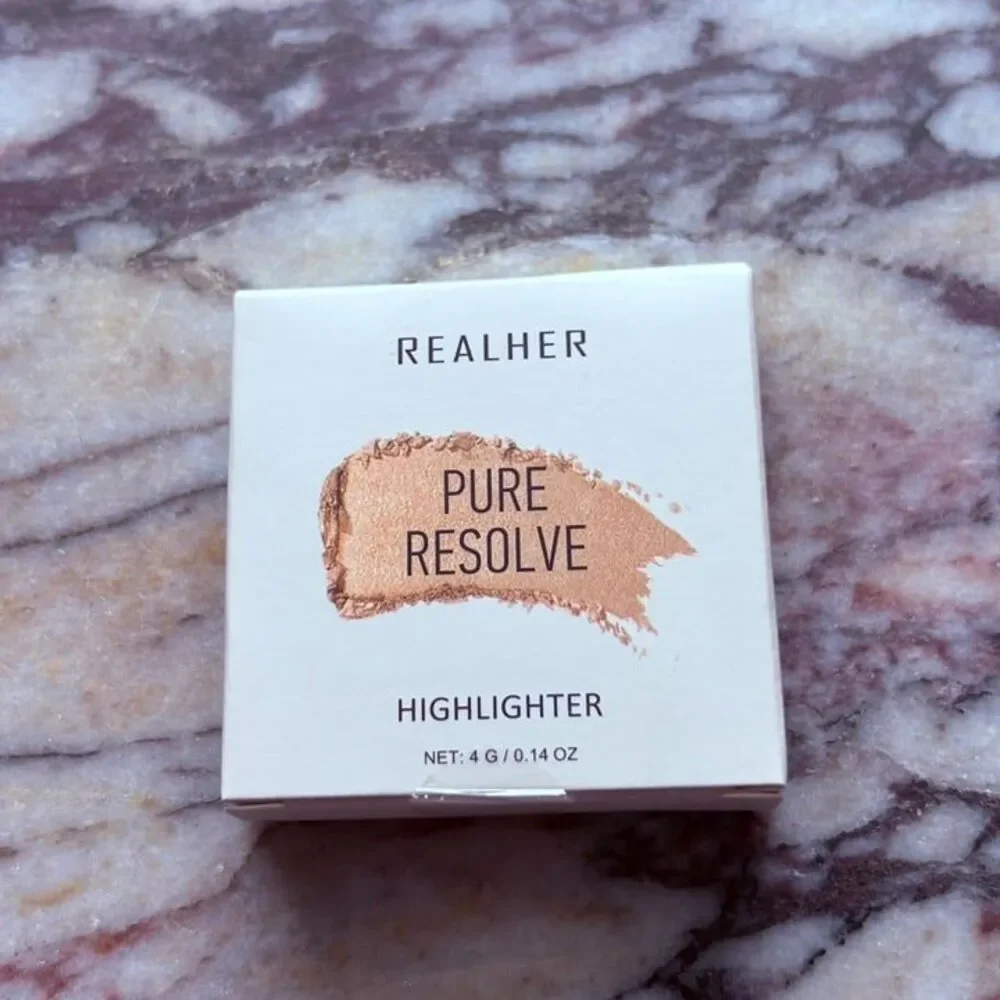 REALHER Pure Resolve Highlighter in Champagne